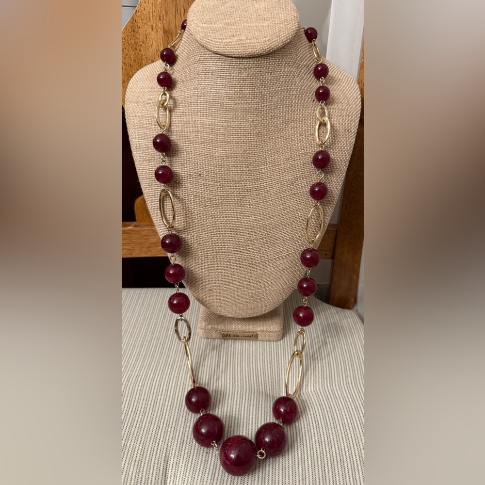 Chunky Graduated Burgundy Lucite Bead Necklace with Gold Tone Links